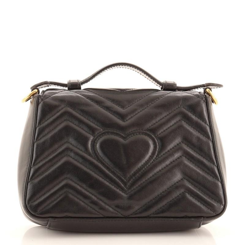 Gucci GG Marmont Tasche aus Matelasse-Leder mit Griff oben und Klappe (Schwarz)