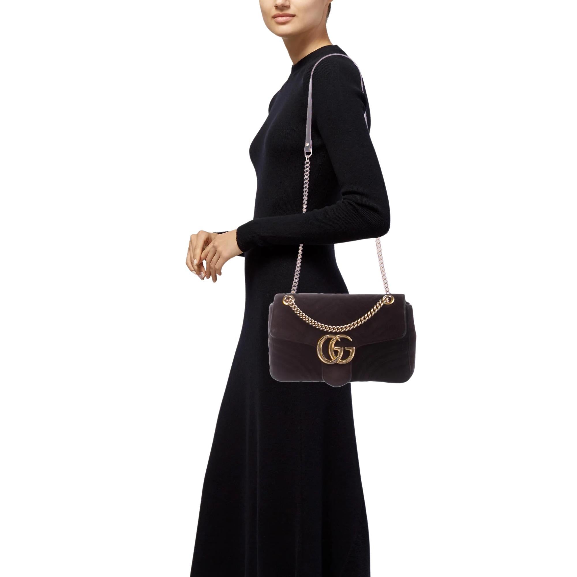 Gucci Gg Marmont Velvet Black Matelassé Small Shoulder Bag In Fair Condition For Sale In Montreal, Quebec