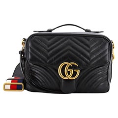Gucci GG Marmont sac pour appareil photo en cuir matelasse petit modèle