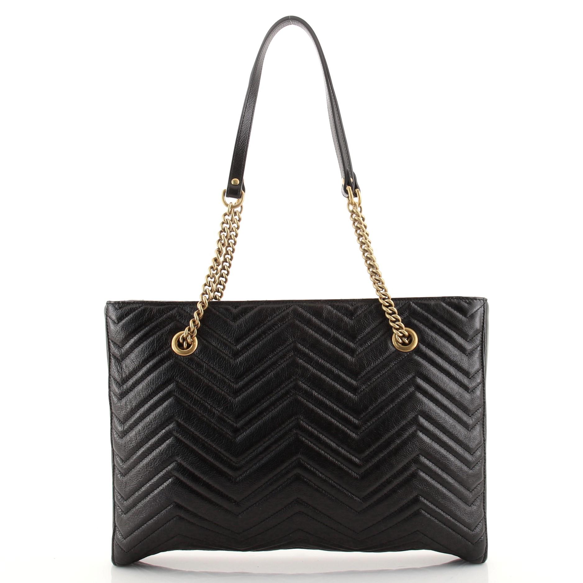 Gucci GG Marmont Matelasse Leder-Tasche mit Reißverschluss Medium im Zustand „Gut“ in NY, NY