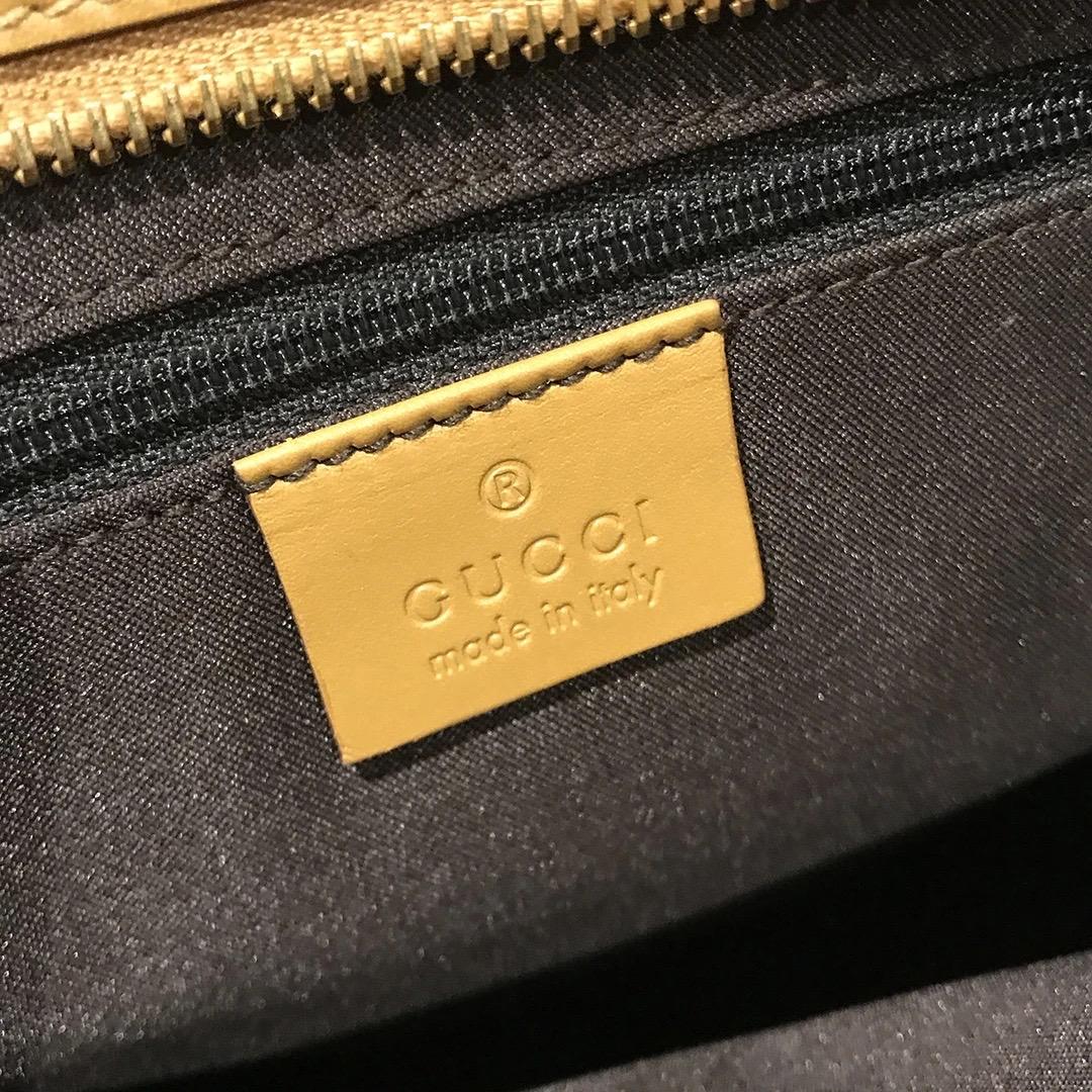 Sac messager Gucci en toile Monogram à motif GG (Tom Ford) en vente 4