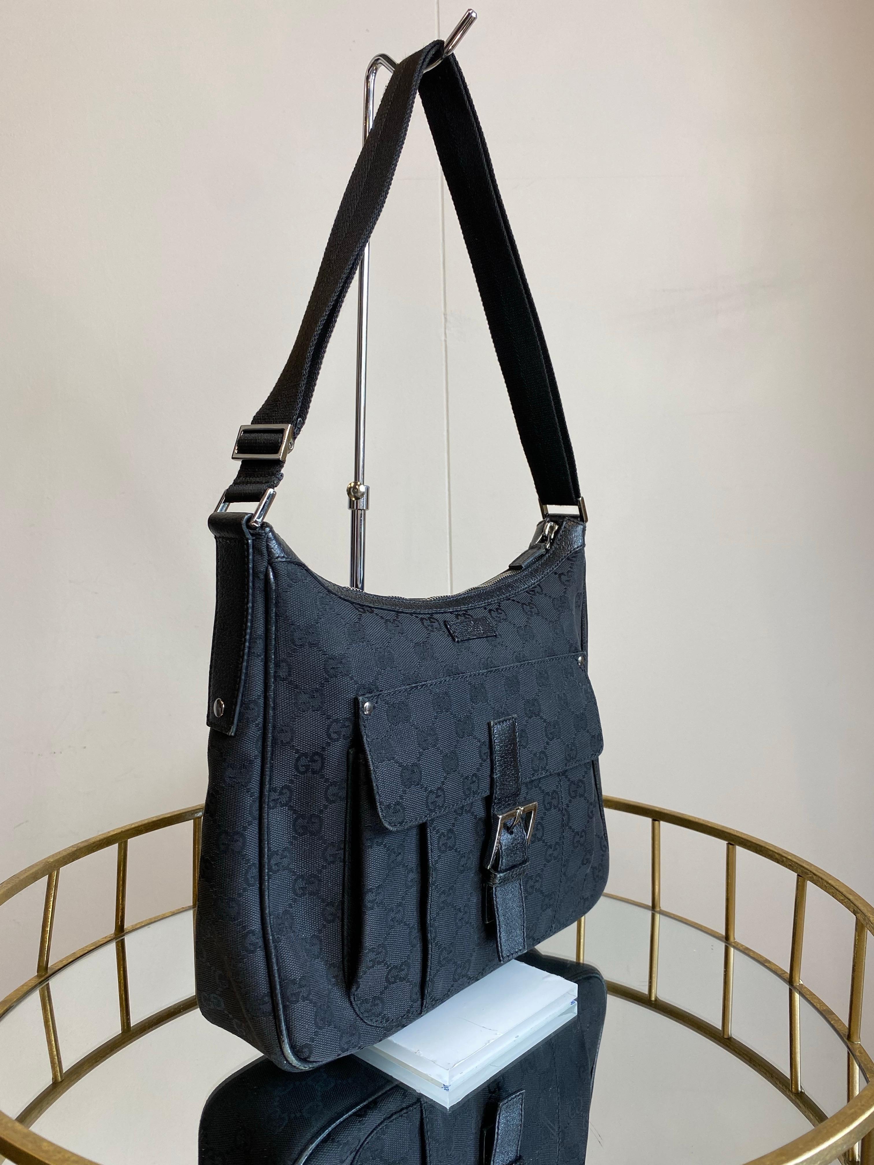 Gucci GG monogram canvas Shoulder Bag In Good Condition For Sale In Carnate, IT