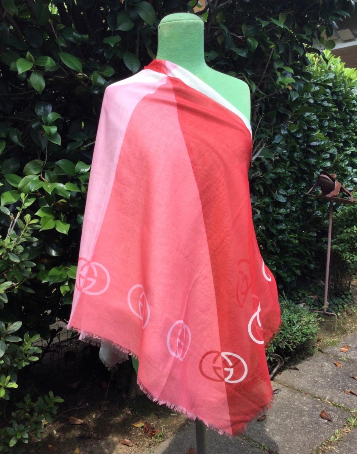 Beige Gucci GG monogram red pink and white Stole For Sale