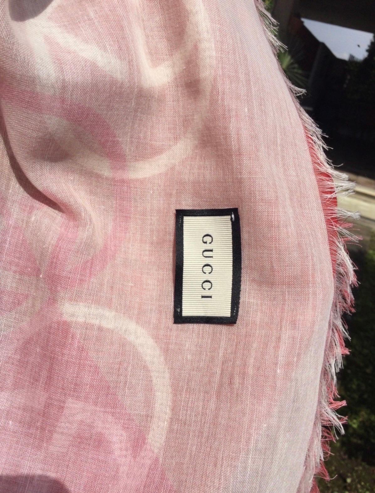 Étole Gucci GG monogramme rouge, rose et blanc Neuf - En vente à Carnate, IT