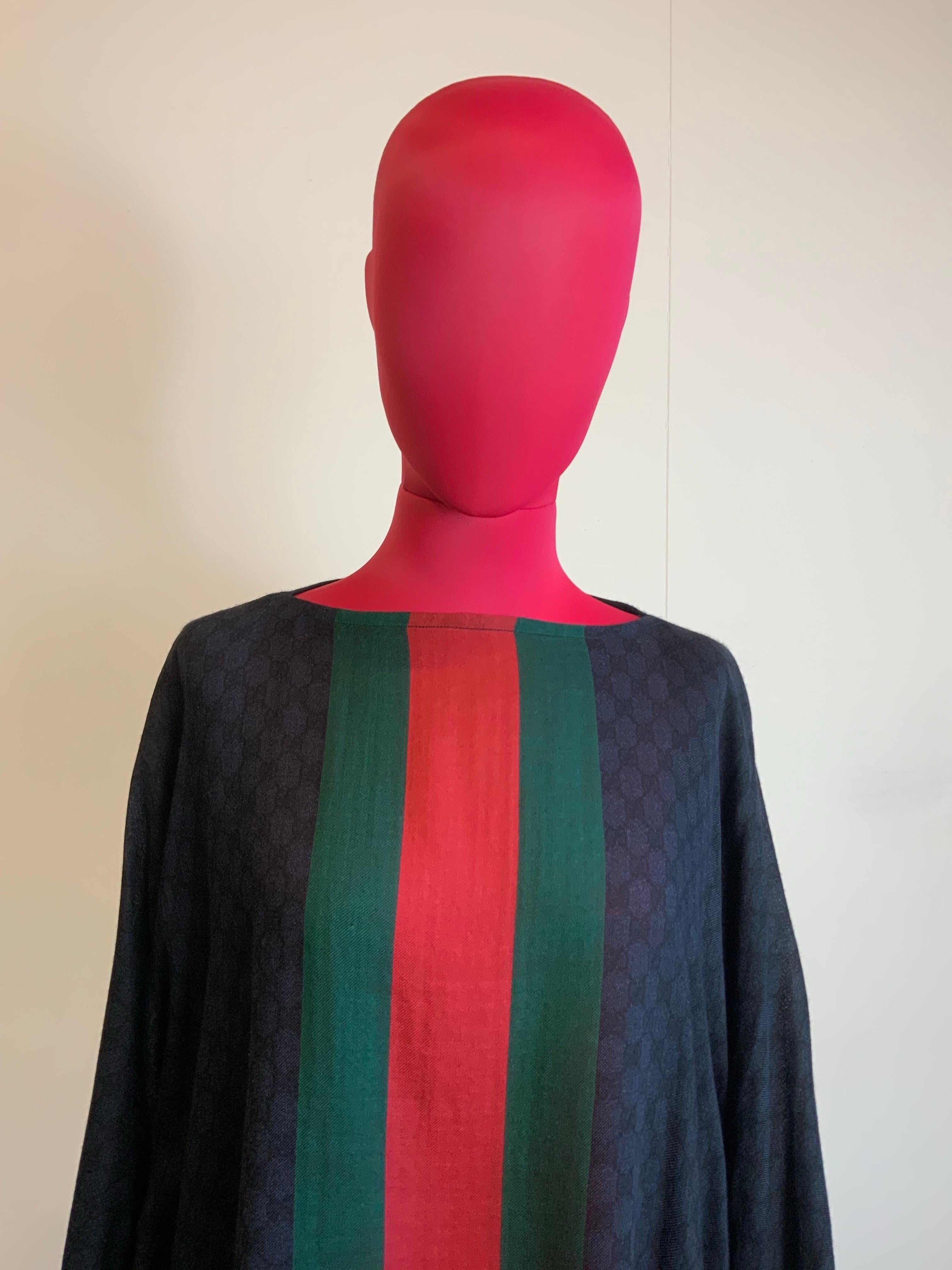 Gucci Stole Cape.
Missing composition label but we think it is a cashmere blend.
GG monogram pattern.
One size.
132 cm wide
67 cm long
Good general condition, has some pulled threads and a small hole on the back
