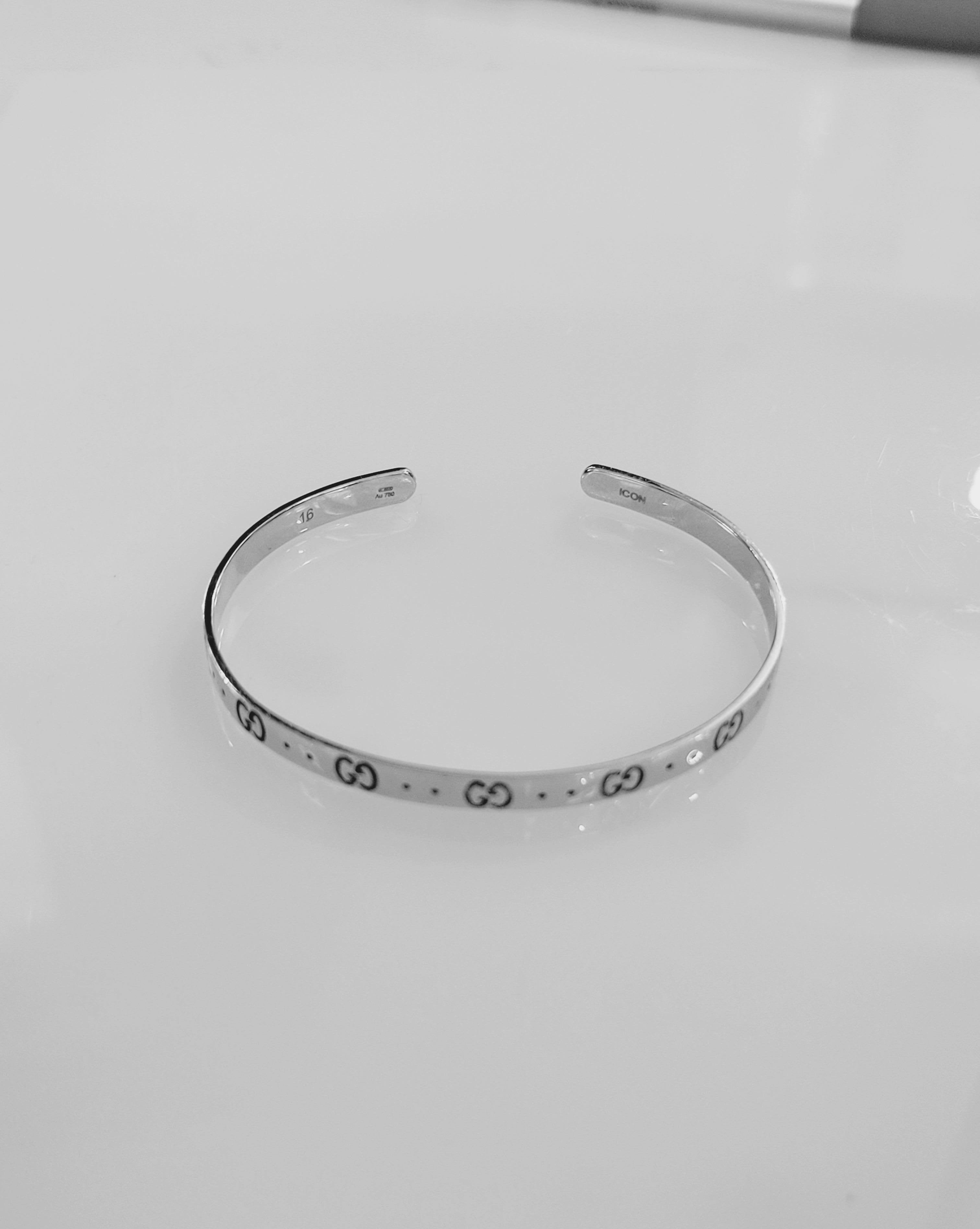 This creation from Gucci speaks luxury in a way that is minimal and elegant. The bracelet has been excellently crafted from 18k white gold in an open cuff style. Set beautifully on the bracelet are the iconic GG motifs, giving the creation a