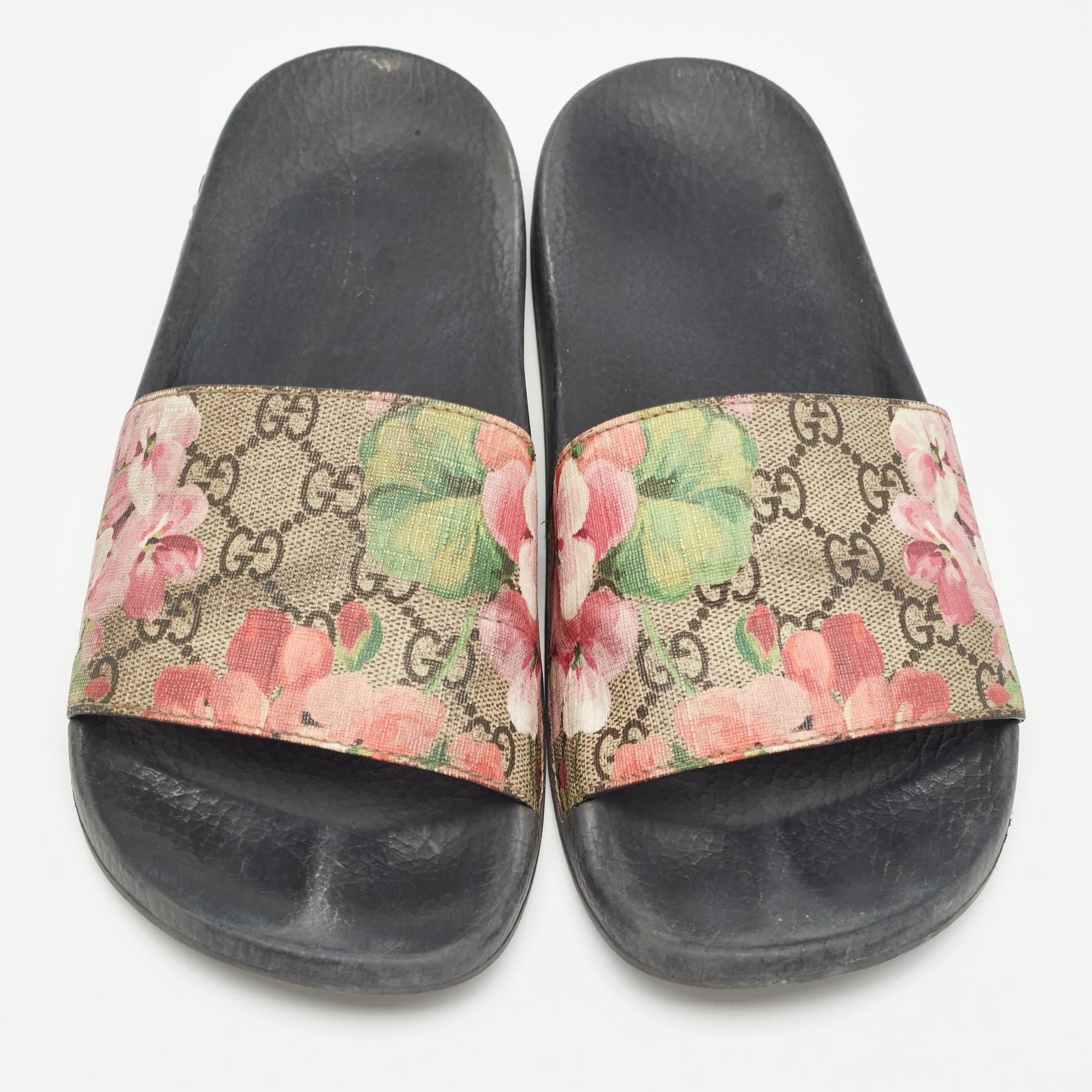Gucci GG Multicolor Canvas Floral Slide Flats Size 39 In Excellent Condition In Dubai, Al Qouz 2