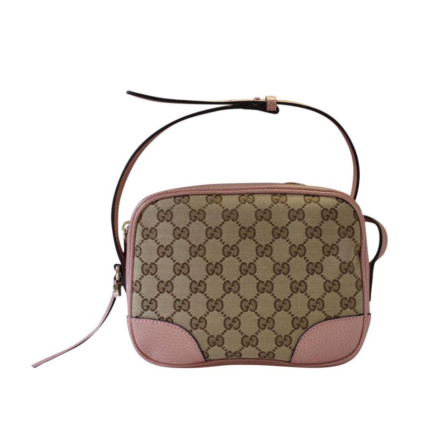 Iconic Gucci bag
Pink leather
Beige canvas with GG logo
Zip closure
One internal pocket and cards compartements
Cm 17 x 22 x 7 (6.69 x 8.66 x 2.75)
With dustbag
Worldwide express shipping included in the price !