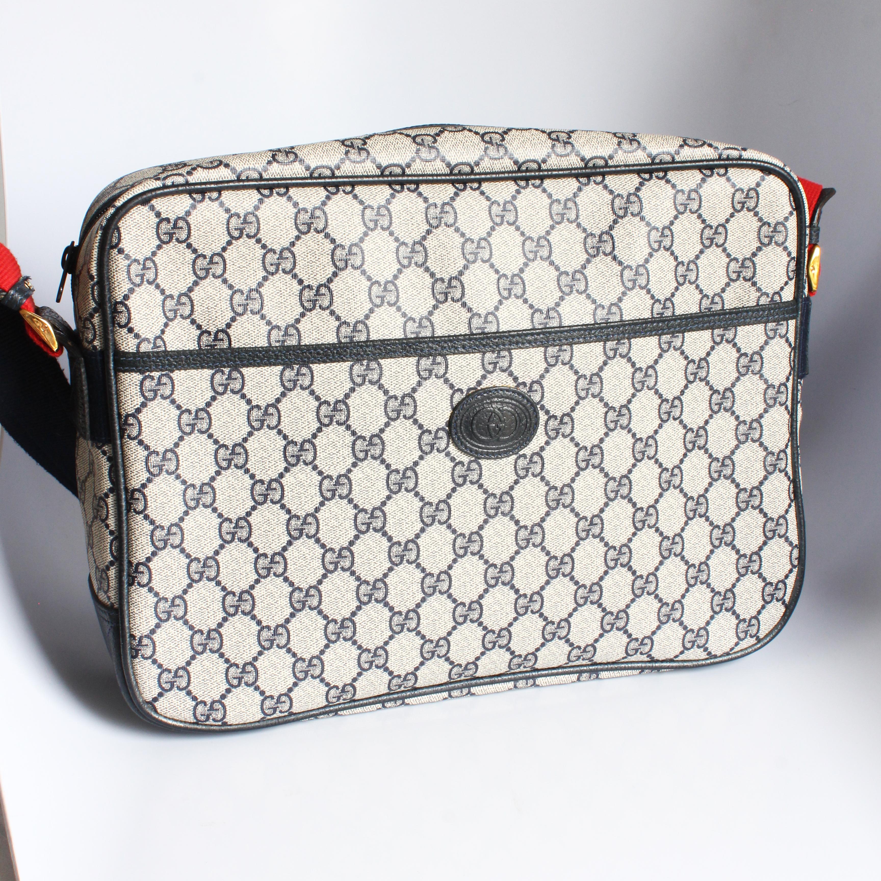 Gucci GG Plus Messenger Bag Travel Carry On with Removable Pouch Navy Vintage In Good Condition For Sale In Port Saint Lucie, FL