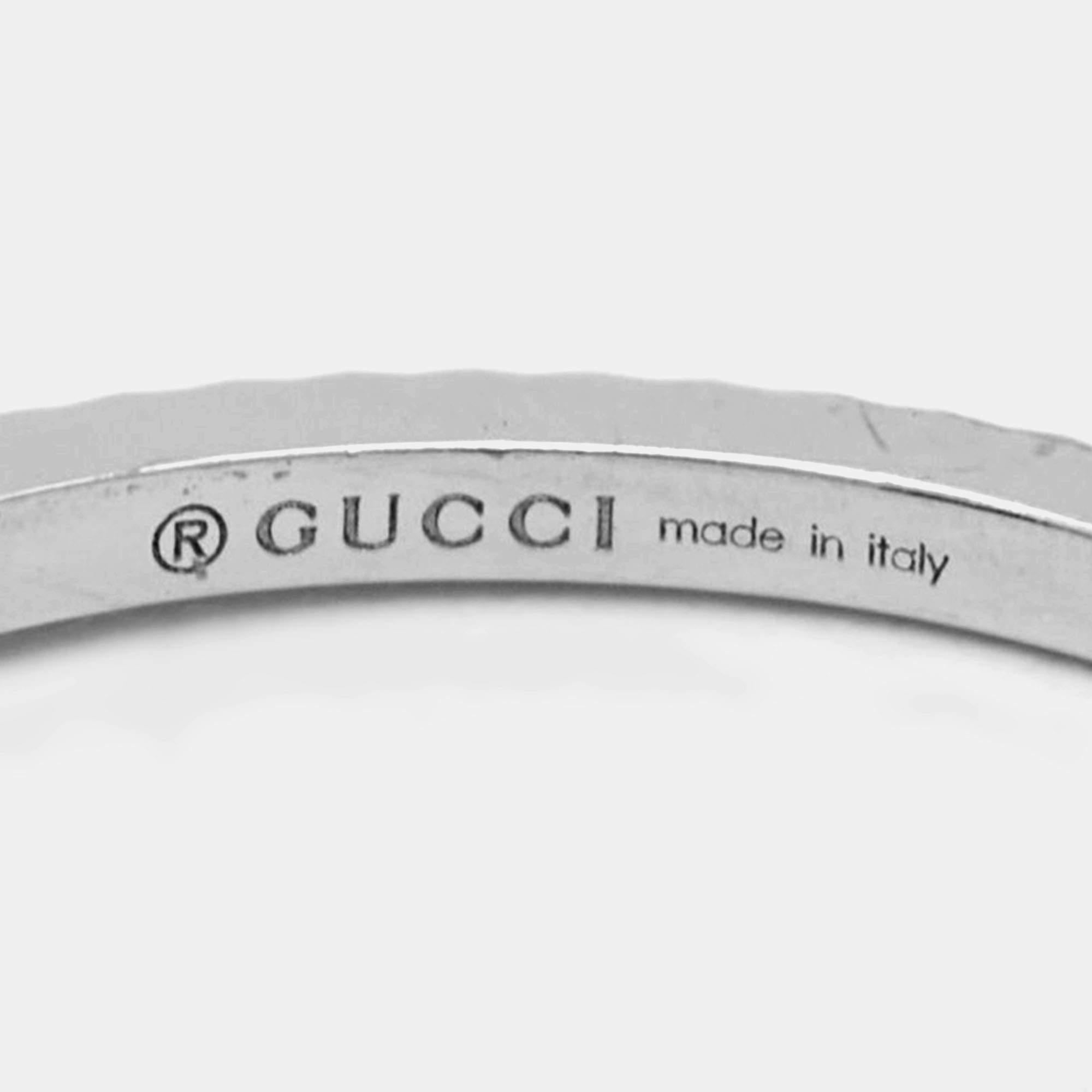 Women's Gucci GG Running 18k White Gold Charm Ring Size 51 For Sale