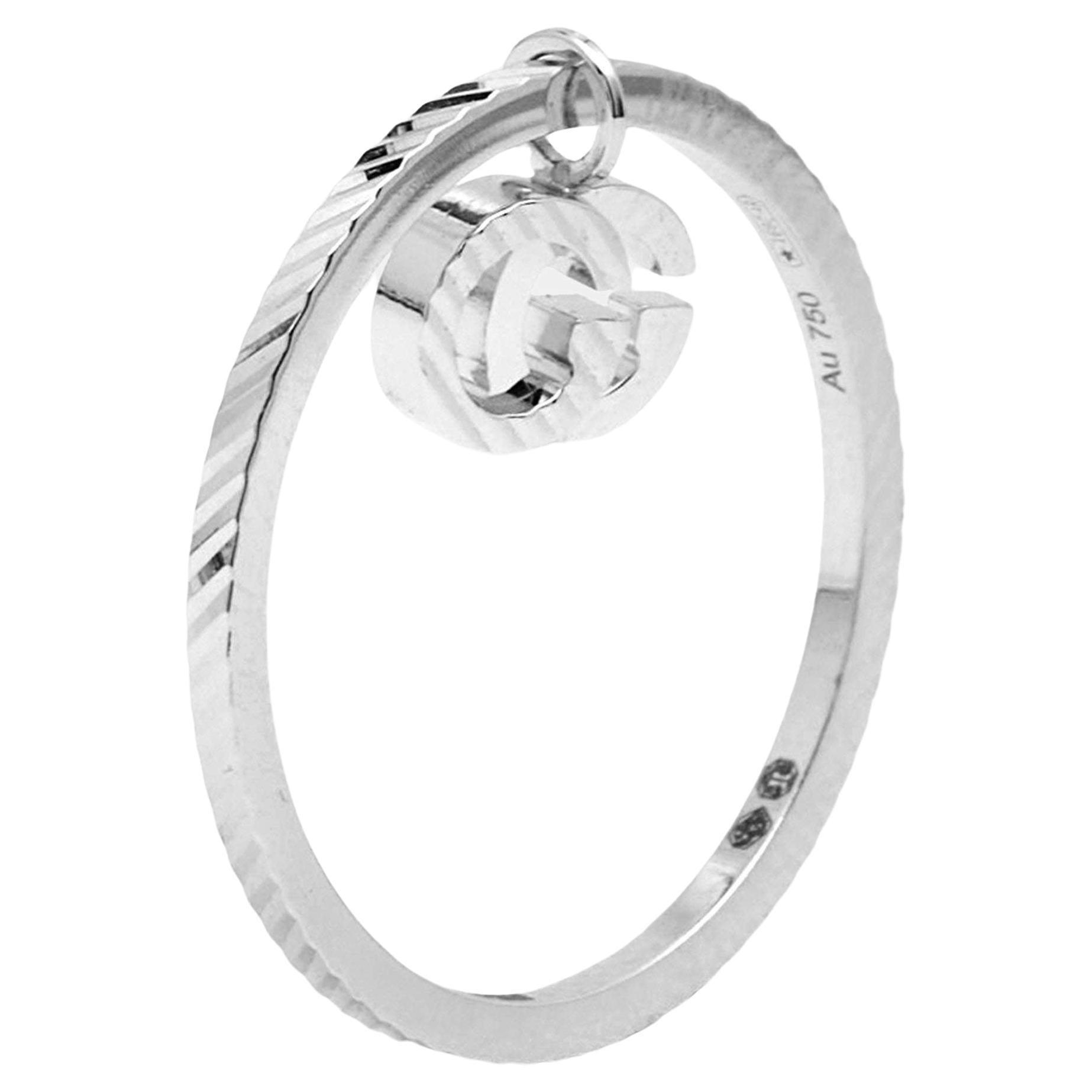 Gucci GG Running 18k White Gold Charm Ring Size 51 For Sale