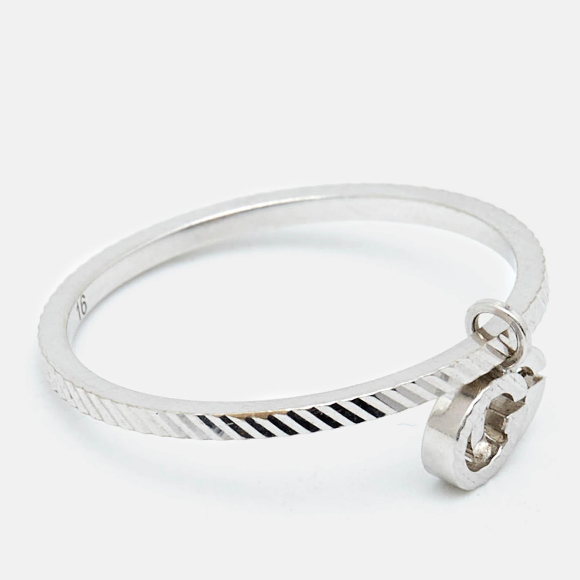 Gucci GG Running 18k White Gold Charm Ring Size 56 In Good Condition For Sale In Dubai, Al Qouz 2