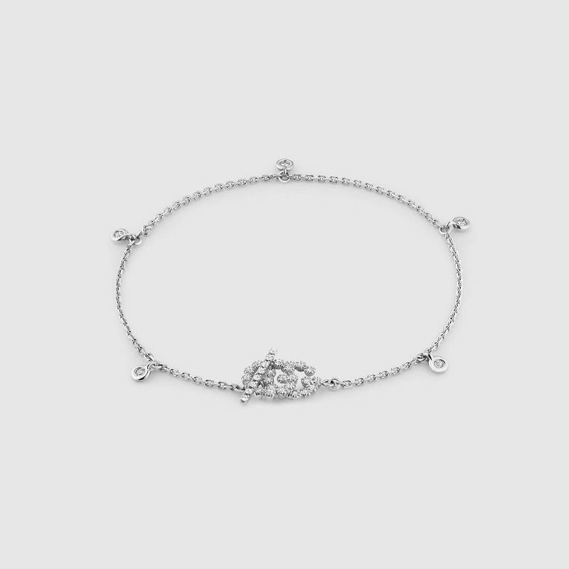  The Double G, inspired by an archival design from the '70s-a hallmark era of the House-is elevated in 18k white gold. White diamonds on the charm, toggle and along the chain bracelet further enrich the design.
18k white gold
37 round brilliant cut