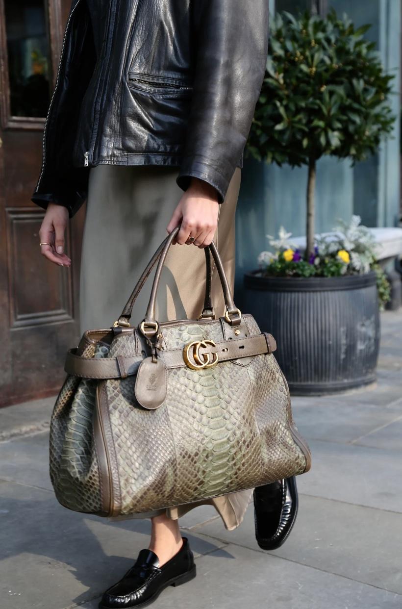 Gucci GG Laufsteg-Handtasche für Damen oder Herren im Angebot