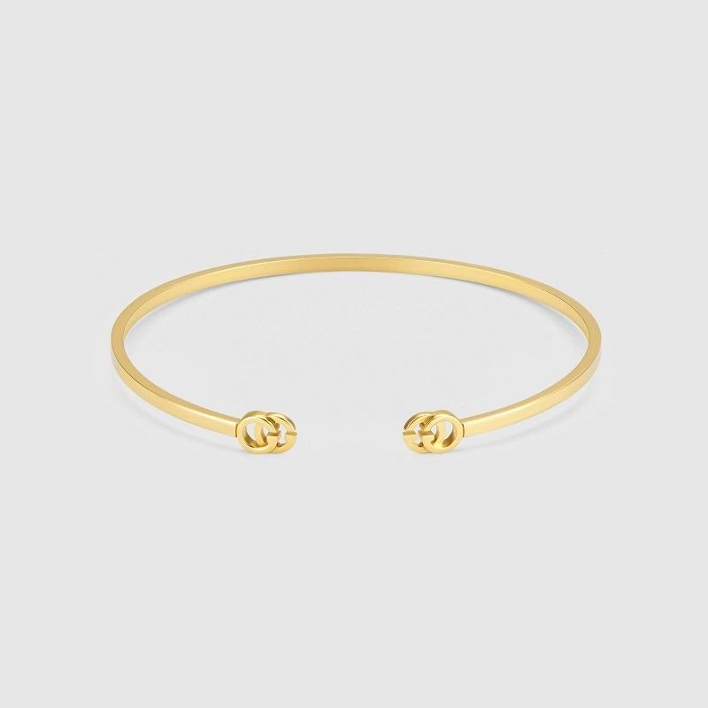 he Double G, inspired by an archival design from the '70s-a hallmark era of the House-is found at either end of a yellow gold cuff bracelet. The thin design allows this style to be worn stacked with other bracelets in the collection.
18k yellow