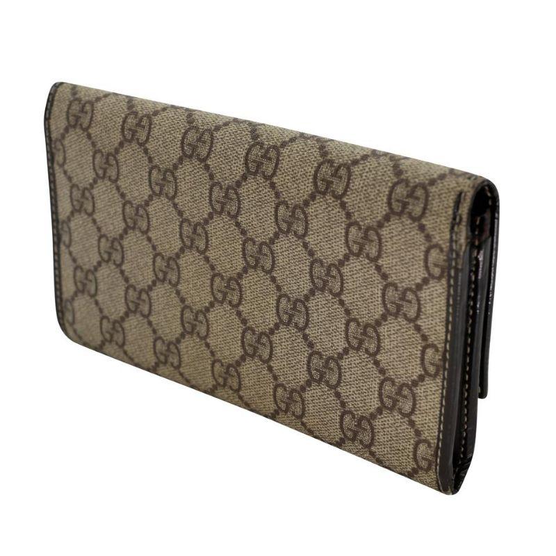 Gucci GG Single Flap Long Monogram Wallet GG-W0128p-0007

Here is a beautiful Gucci Long wallet super chic and signature GG monogram on glaze canvas leather and brown detail. This wallet is perfect for daily usage durable and very roomy. Here is