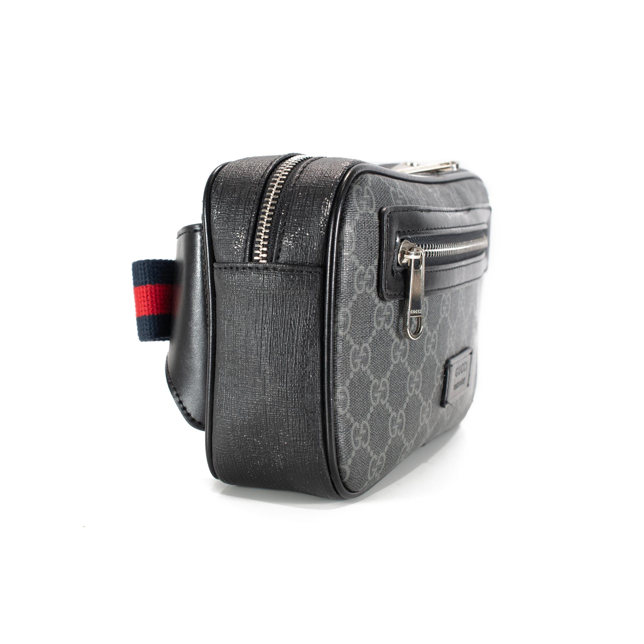 Brand: Gucci 

Measurements(W x H x D): 9.75