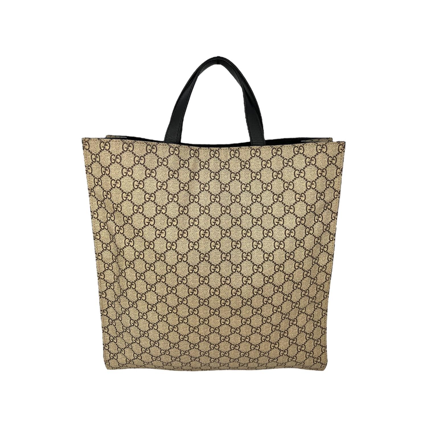 his Gucci GG Supreme 'Blind For Love' Tote was made in Italy and it is finely crafted of the classic Gucci GG Supreme canvas exterior with leather trimming and gold-tone hardware features. It has flat leather top handles and it also comes with a