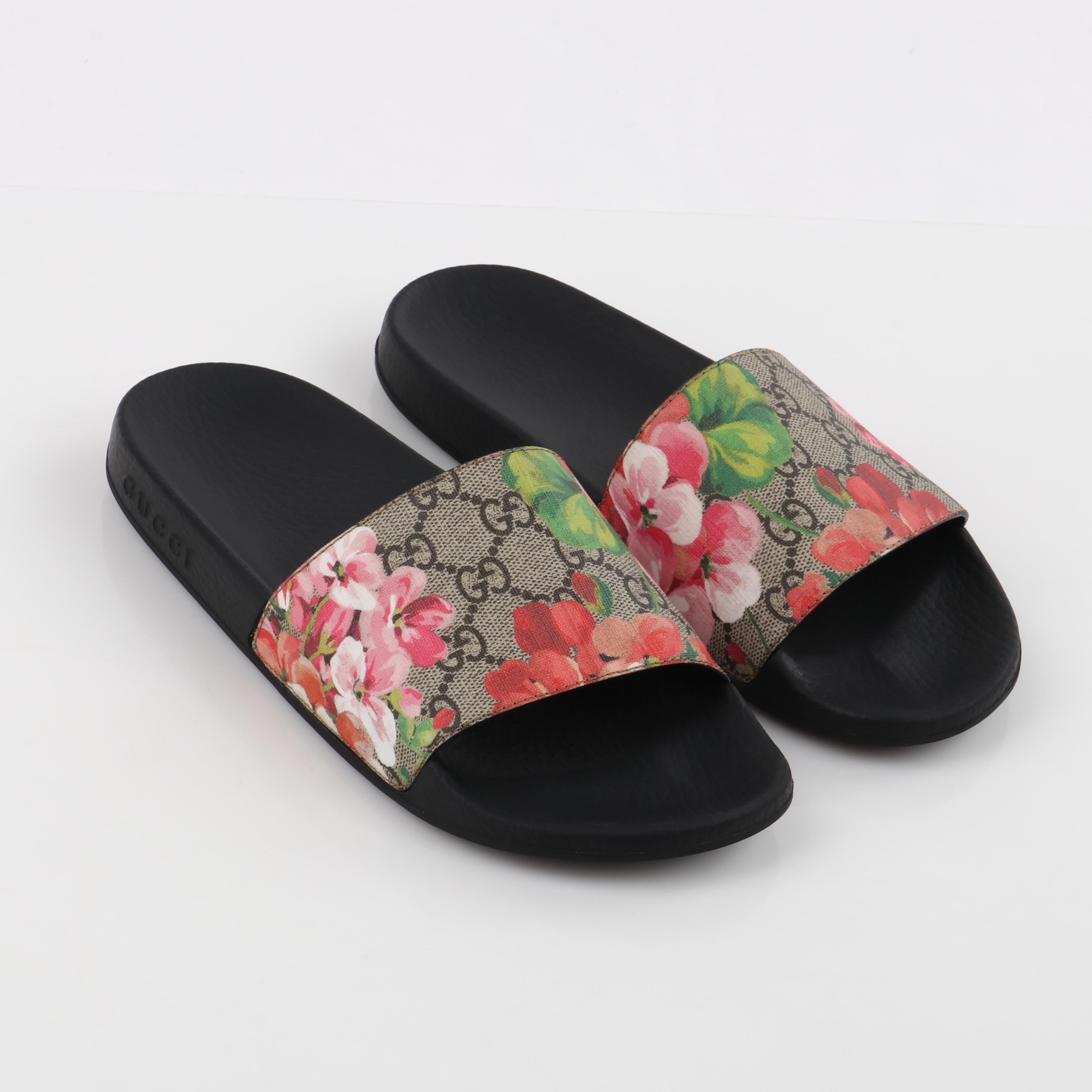 GUCCI “GG Supreme Blooms” Floral Print Supreme Slide Sandals W/ Box In Excellent Condition In Thiensville, WI