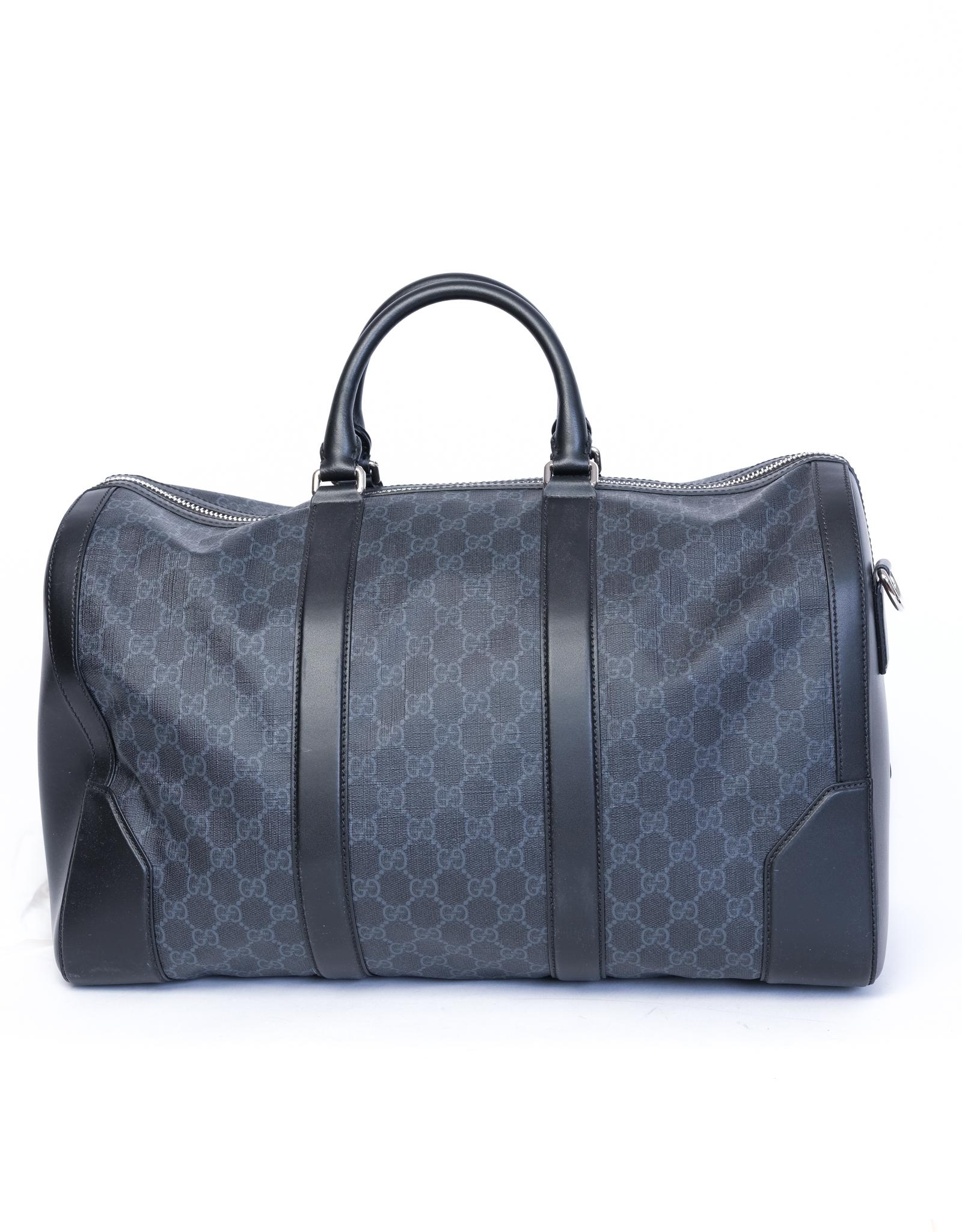 This Gucci Duffle is made of canvas with the GG Supreme print and black leather finishes. Featuring round top handles, a detachable and adjustable shoulder strap, top double zip closure and black woven interior lining with a large open internal