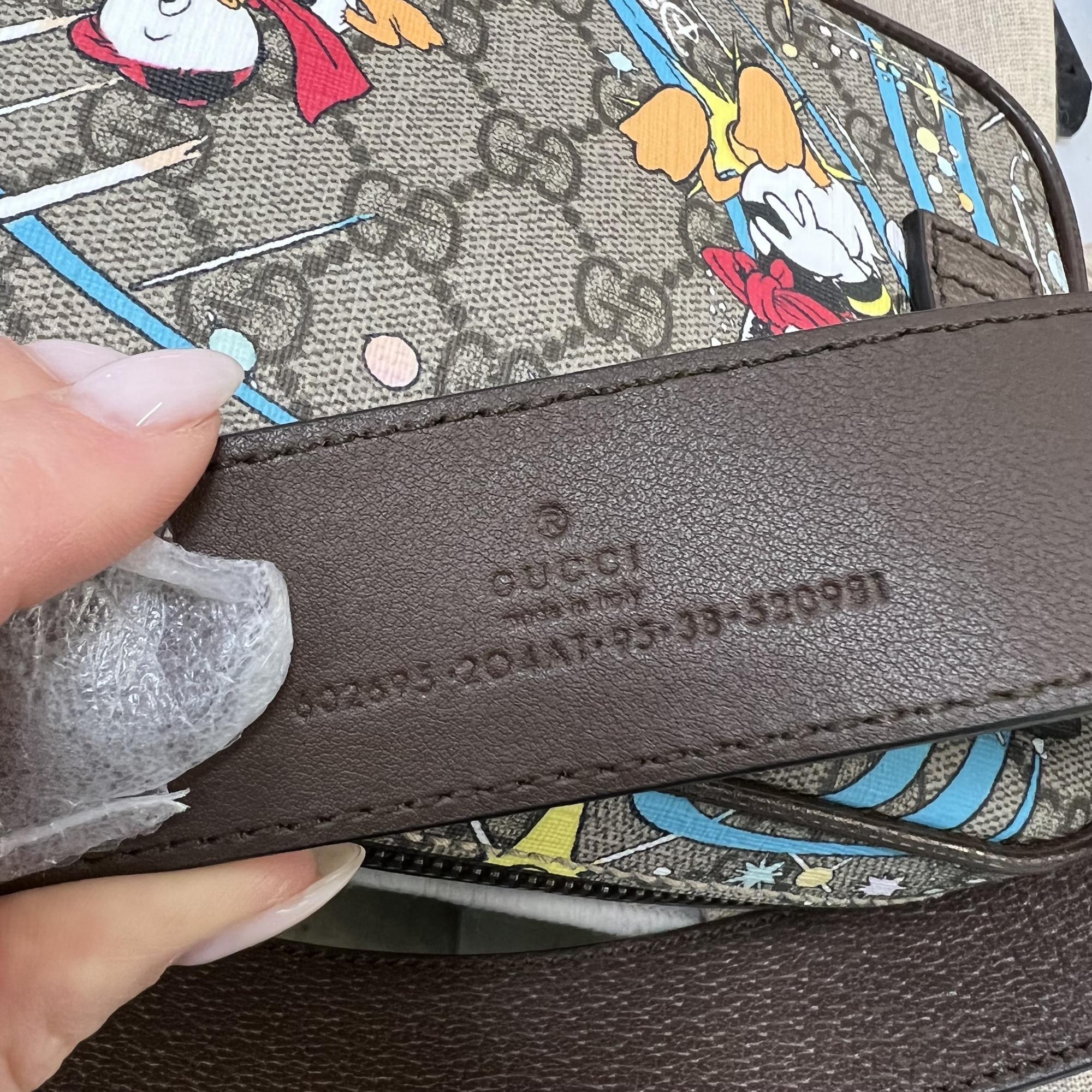 Gucci GG Supreme Donald Duck Disney x Gucci Leather Unisex Belt Bag With Logo For Sale 1