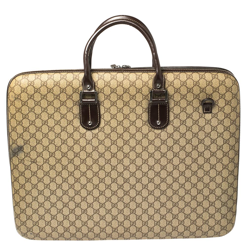 Gucci's travel bag has an instantly recognizable look of luxury. It is fashioned using GG Supreme canvas and leather as a hard case and the interior is equipped with multiple compartments and a garment case. The bag is complete with the GG logo and