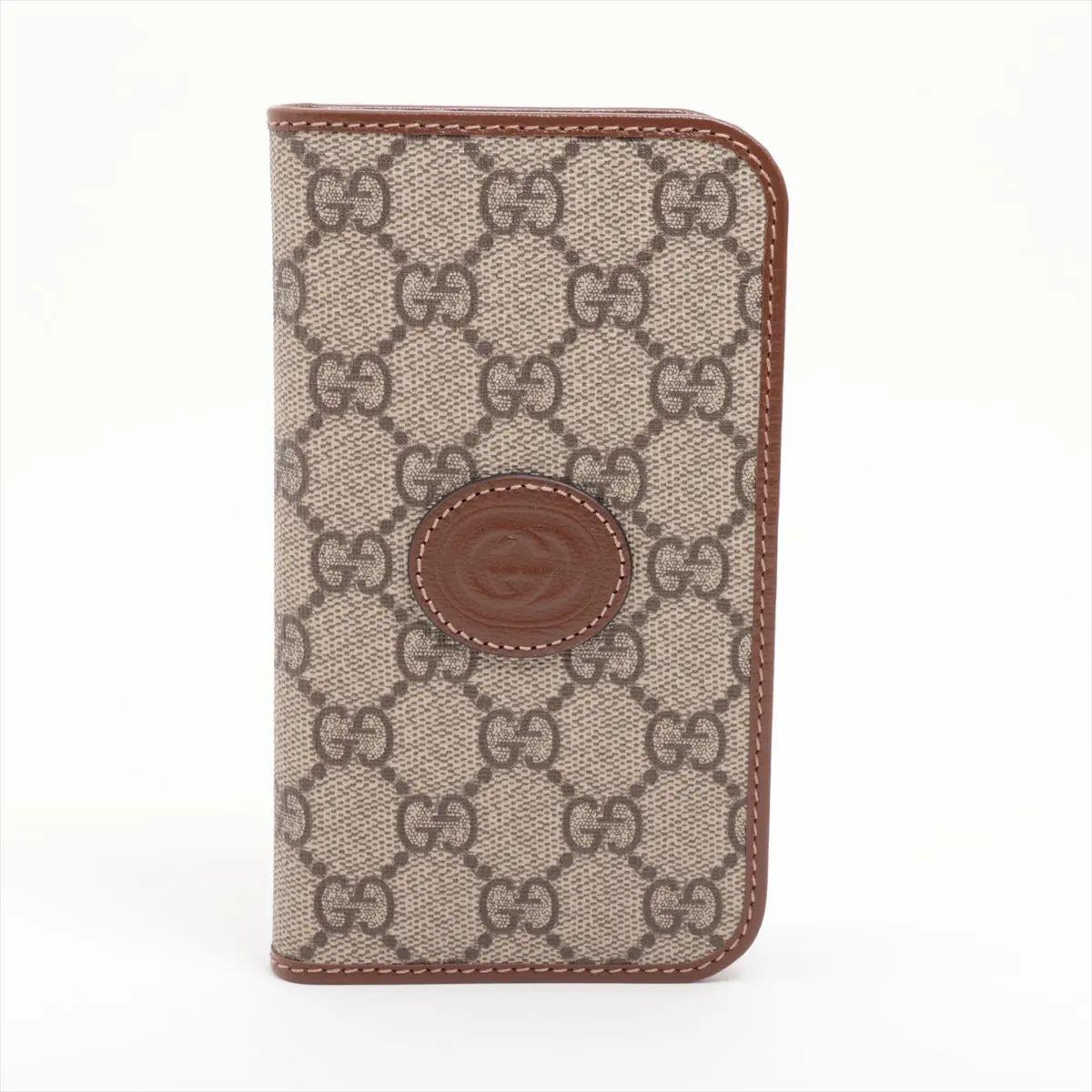 La custodia per iPhone 15 Pro in pelle GG Supreme di Gucci in beige e marrone è un accessorio elegante e funzionale progettato per proteggere il tuo dispositivo con il massimo del lusso. Realizzata con l'iconica tela GG Supreme del marchio e con