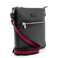 Gucci GG Supreme Medium Messenger