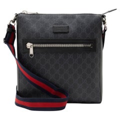 Gucci GG Supreme Medium Messenger