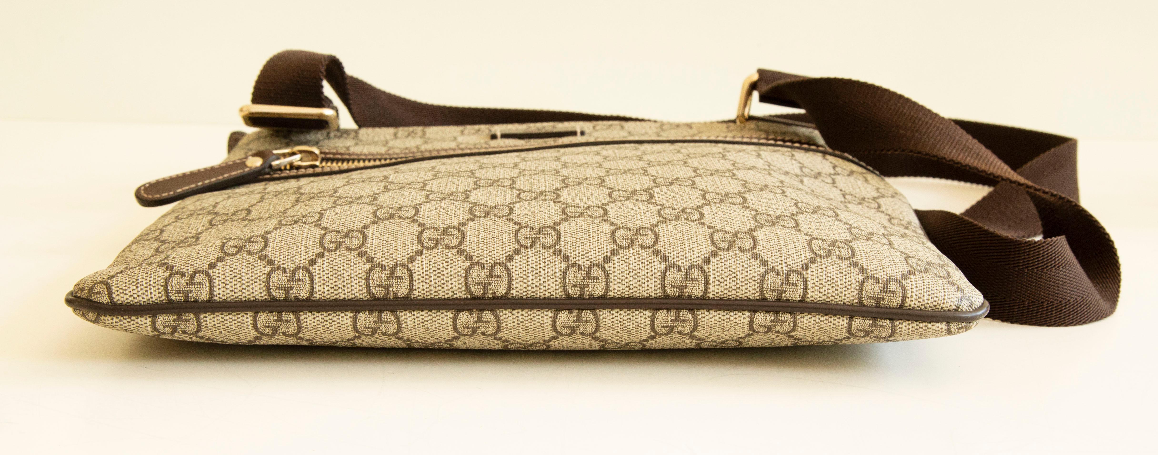 Gucci GG Supreme Messenger Bag aus beschichtetem Segeltuch und braunem Finish für Damen oder Herren im Angebot