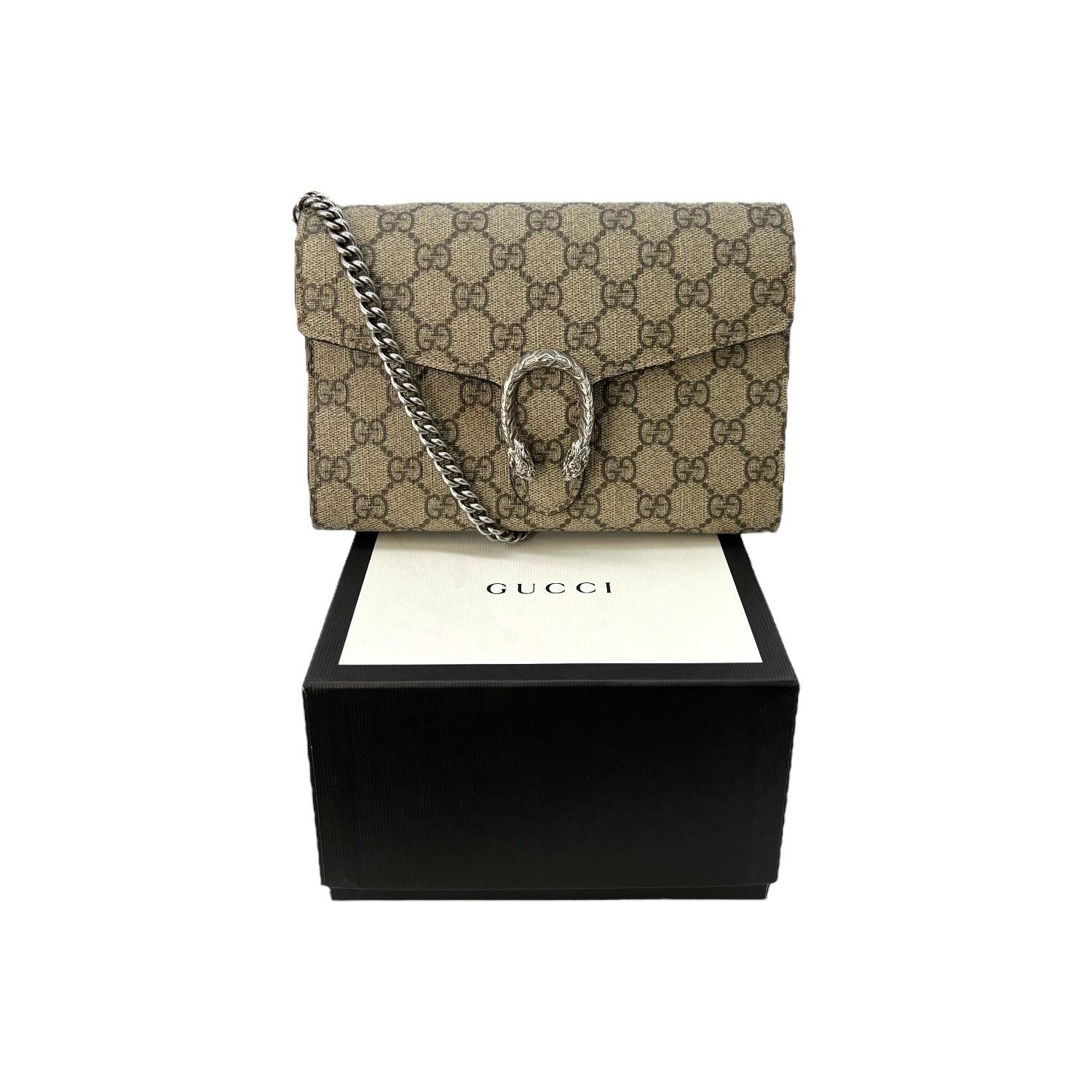 This Gucci GG Supreme Mini Dionysus Chain Wallet was made in Italy and it is finely crafted of Gucci's iconic GG supreme canvas exterior with gunmetal-tone hardware features. It has a removeable chain-link shoulder strap. It has a fold over snap