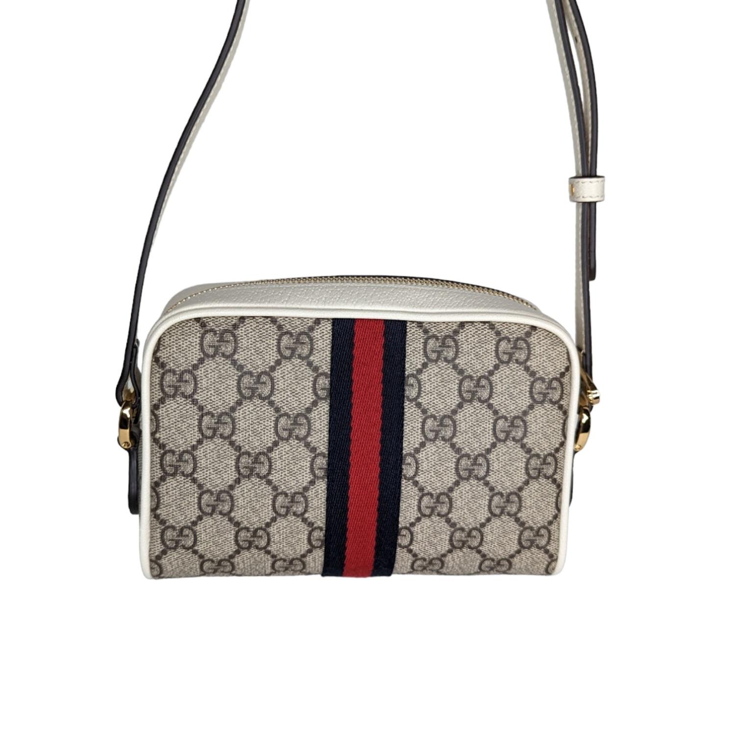 The world of Ophidia evolves with the introduction of a structured mini bag with a contrasting white leather trim. First used in the 1970s, the GG logo was an evolution of the original Gucci rhombi design from the 1930s, and from then it's been an