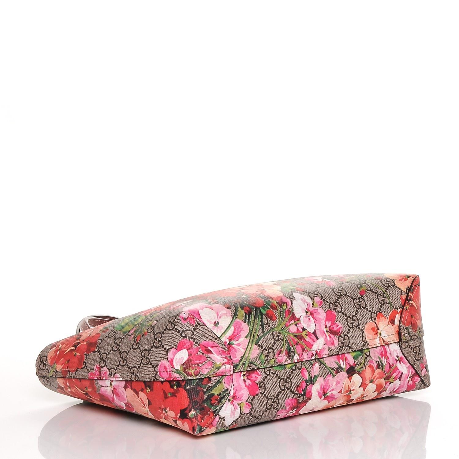 Gucci GG Supreme Monogram Blooms Small Reversible Tote Rose In Good Condition For Sale In Montreal, Quebec