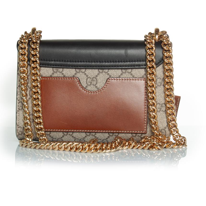 Gucci, sac à cadenas GG supreme Monogram en noir et marron. L'article est en très bon état, quelques petites bosses dans le cuir. 

CONDITION : très bon état.

TAILLE : petite

MESURES : hauteur 13 cm, largeur 20 cm, profondeur 7 cm, hauteur de
