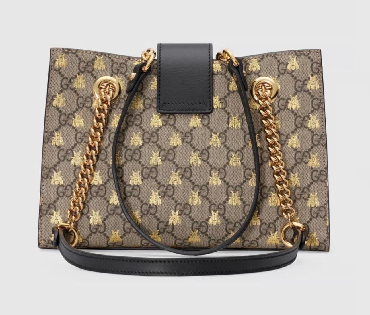 
Bag is in Super excellent condition , just like new 
Gucci's tote is named for the polished hardware seen at the front, which resembles a traditional padlock. It's been made in Italy from logo-printed coated-canvas with shimmery Bees  and has