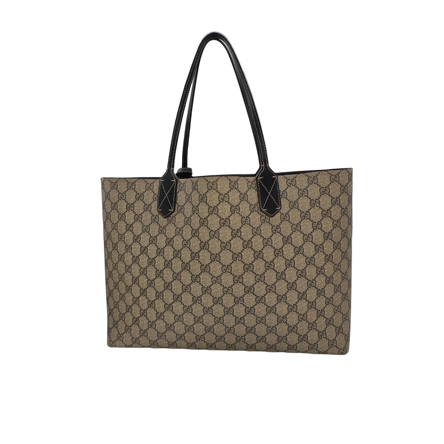 Kleine Wendbare Gucci GG Supreme Monogramm-Tasche mit Monogramm im Zustand „Hervorragend“ im Angebot in Scottsdale, AZ