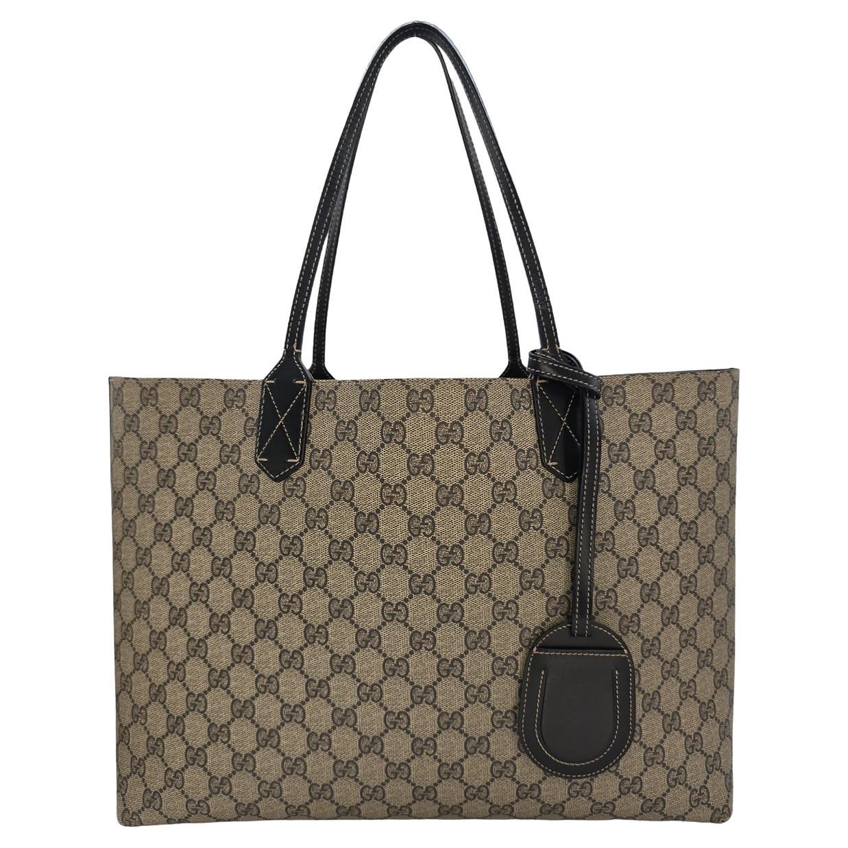 Kleine Wendbare Gucci GG Supreme Monogramm-Tasche mit Monogramm im Angebot