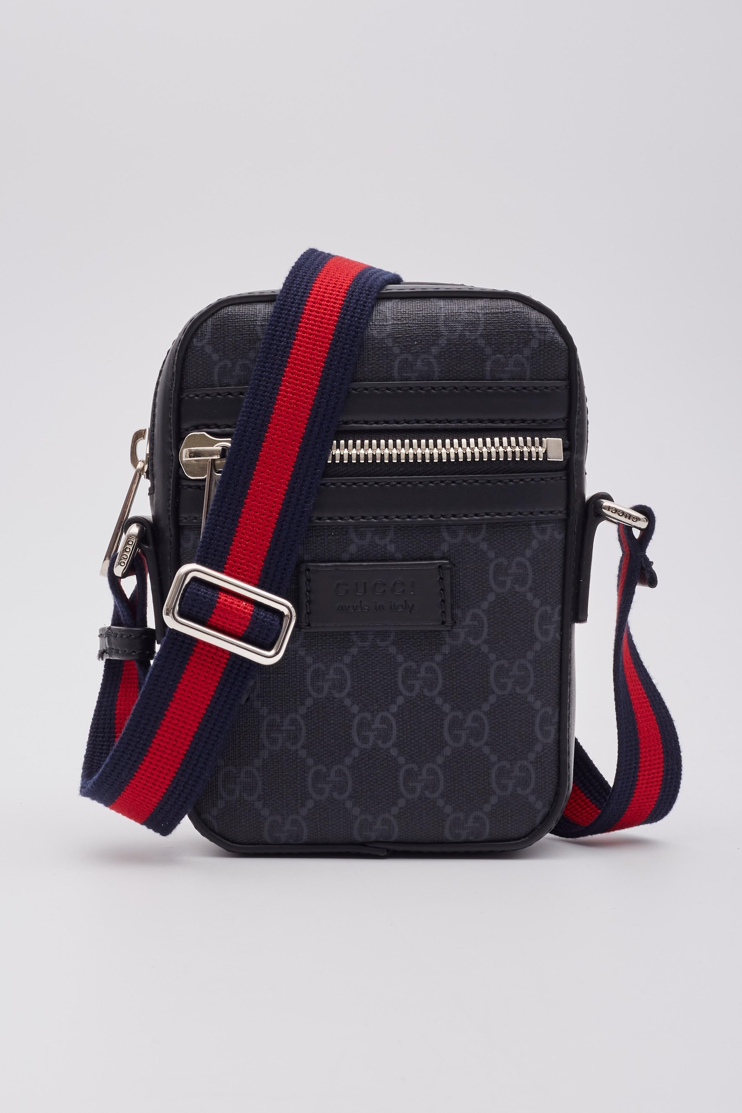 Gucci GG Supreme Monogram Web Messenger Bag Black In Excellent Condition For Sale In Montreal, Quebec