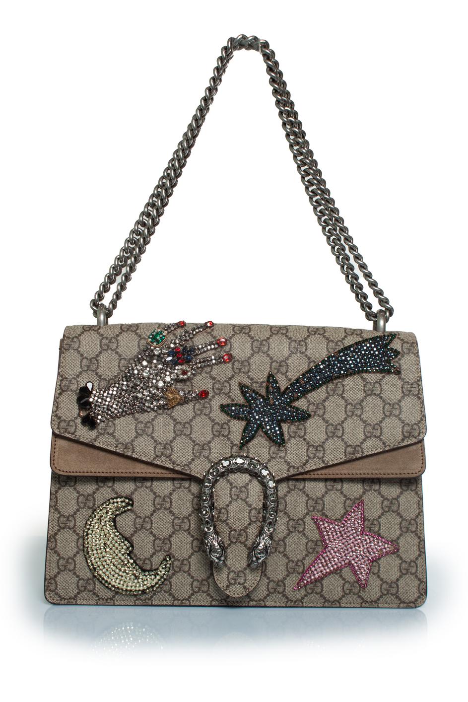 Gucci, sac GG supreme shooting star Dionysus. L'article a perdu quelques pierres de strass dans la broderie, par ailleurs en très bon état. 

ÉTAT : bon état - pierres manquantes

MESURES : hauteur 22 cm, largeur 29,5 cm, profondeur 8 cm, longueur