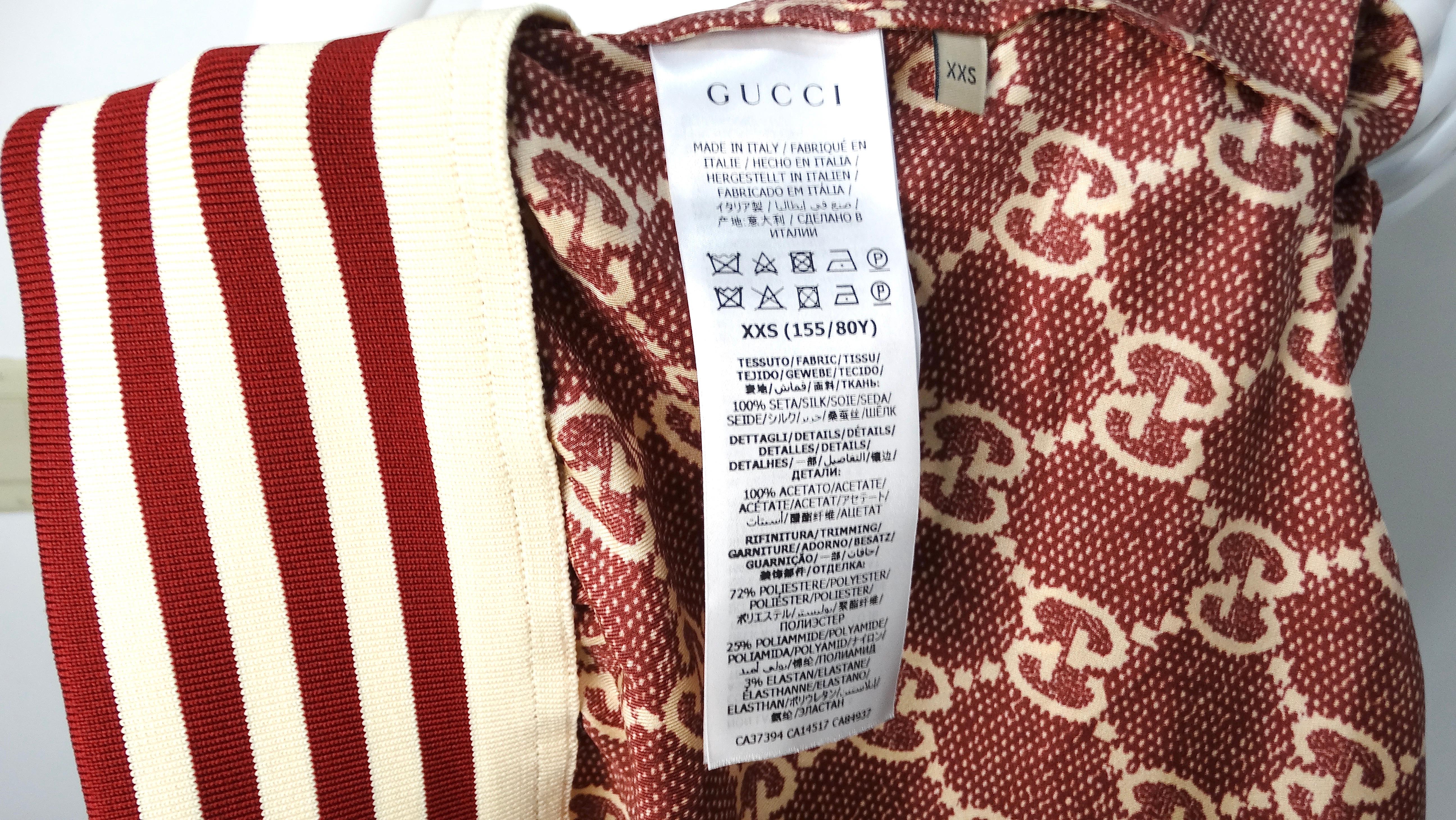 Veste de survêtement en soie bourguignonne Gucci GG Supreme Circa 2022 en vente 5