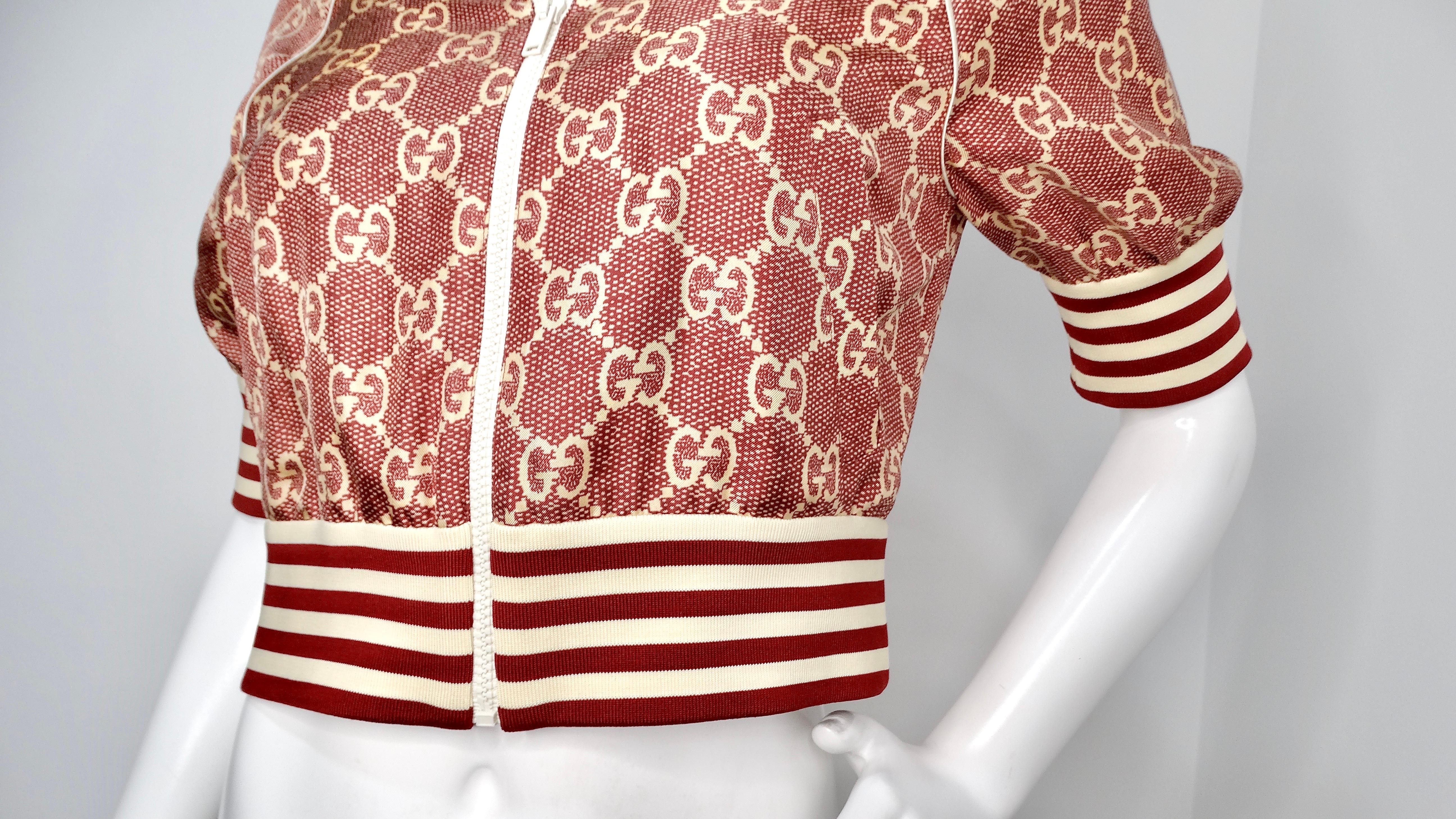 Veste de survêtement en soie bourguignonne Gucci GG Supreme Circa 2022 Bon état - En vente à Scottsdale, AZ