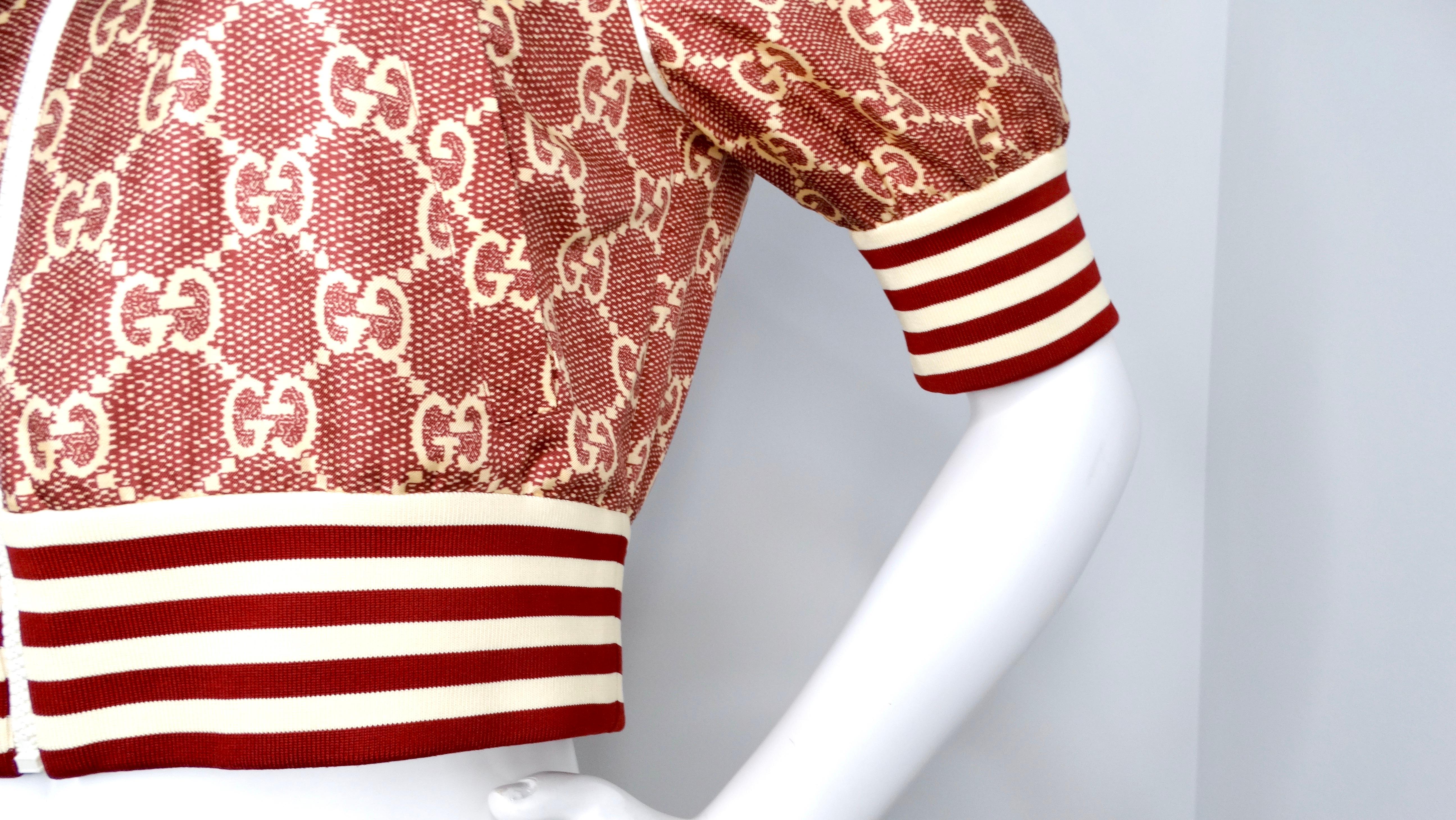 Veste de survêtement en soie bourguignonne Gucci GG Supreme Circa 2022 en vente 1