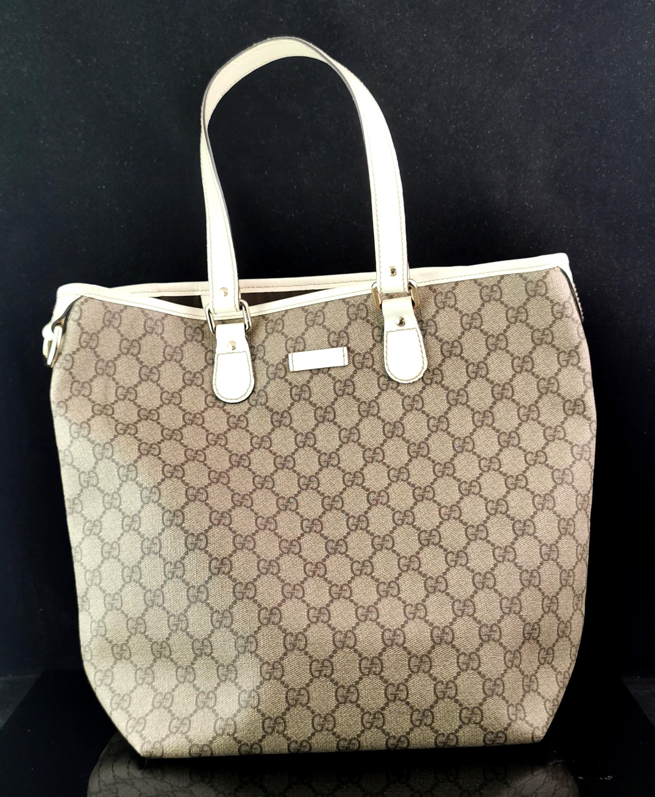 Gucci GG supreme tote bag, canvas, Monogrammed  In Fair Condition For Sale In NEWARK, GB