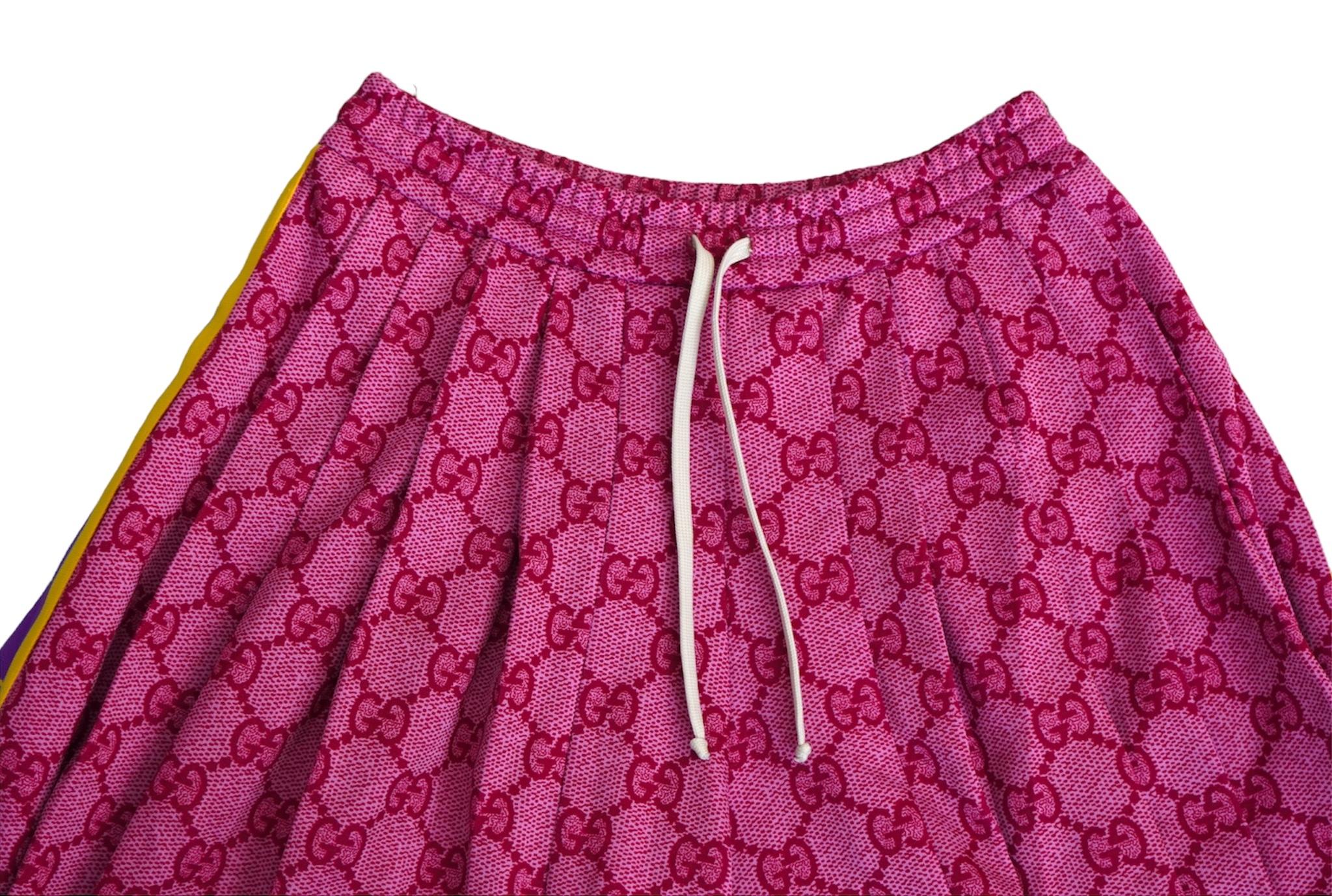 Gucci GG Technical Jersey Pleated Pink Culottes Shorts In Excellent Condition For Sale In Beverly Hills, CA