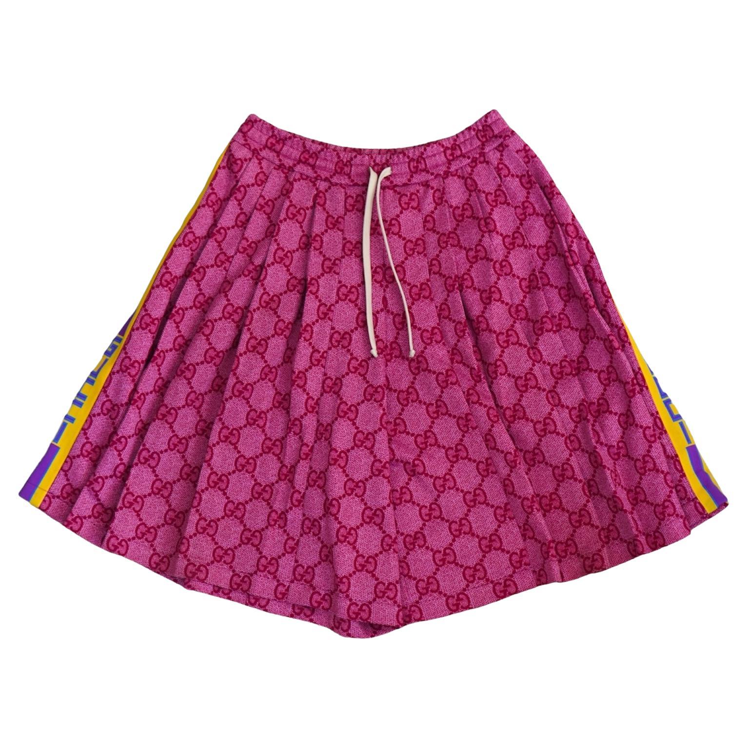 Gucci GG Technical Jersey Pleated Pink Culottes Shorts
Draw String
Knee length 
'GUCCI' written down both sides of the shorts
L: 22” W: 28” 
Size XS