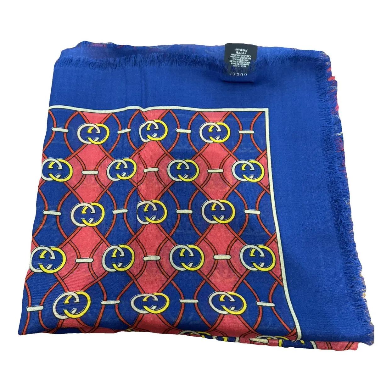 Gucci GG Waves Rhombus Navy Wool Silk Scarf In Excellent Condition For Sale In Montreal, Quebec