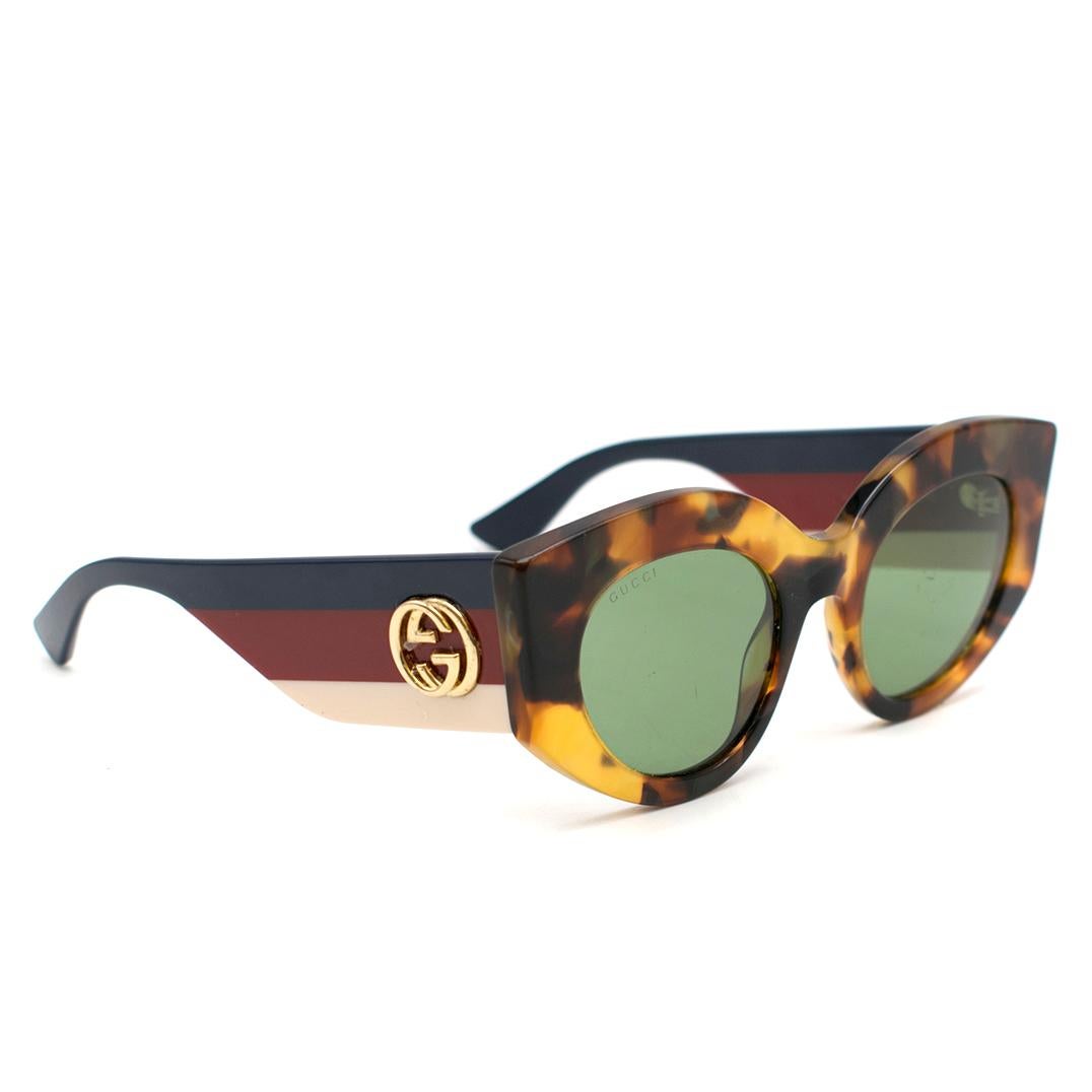 Gucci Thick Framed Tortoiseshell Sunglasses 

- Thick Framed round sunglasses
- Tortoise Shell Frame 
- Multi Colored Strips on thick arms 
- Gold toned Brand logo on temple 
- This item comes with an alternative case and cleaning cloth. 

Please