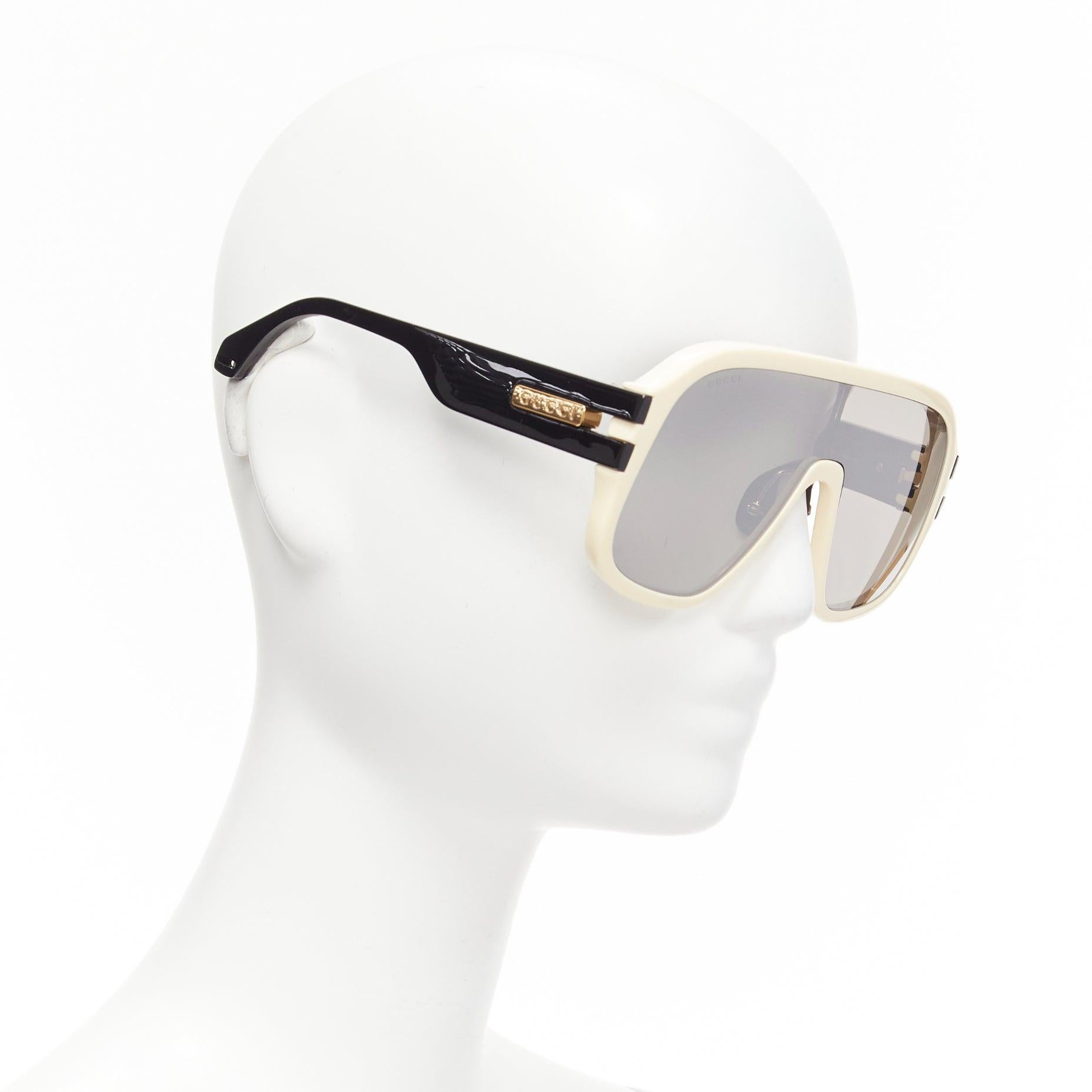 GUCCI GG0900S gold black logo cream frame black lens oversized shield sunglasses
Reference: TGAS/D01035
Brand: Gucci
Designer: Alessandro Michele
Model: GG0900S
Material: Acetate, Metal
Color: Cream, Gold
Pattern: Solid
Lining: Cream Acetate
Extra