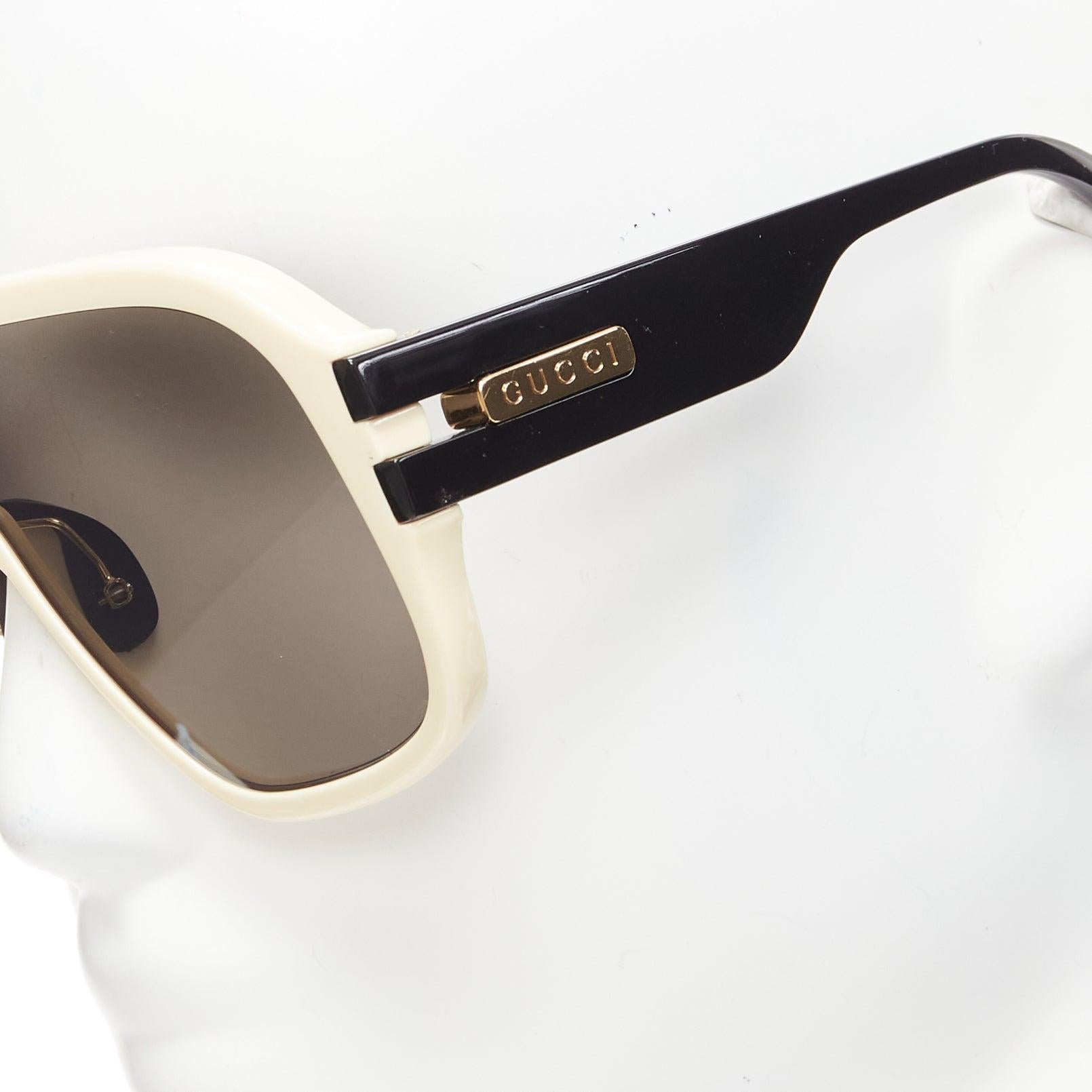 Gray GUCCI GG0900S gold black logo cream frame black lens oversized shield sunglasses For Sale