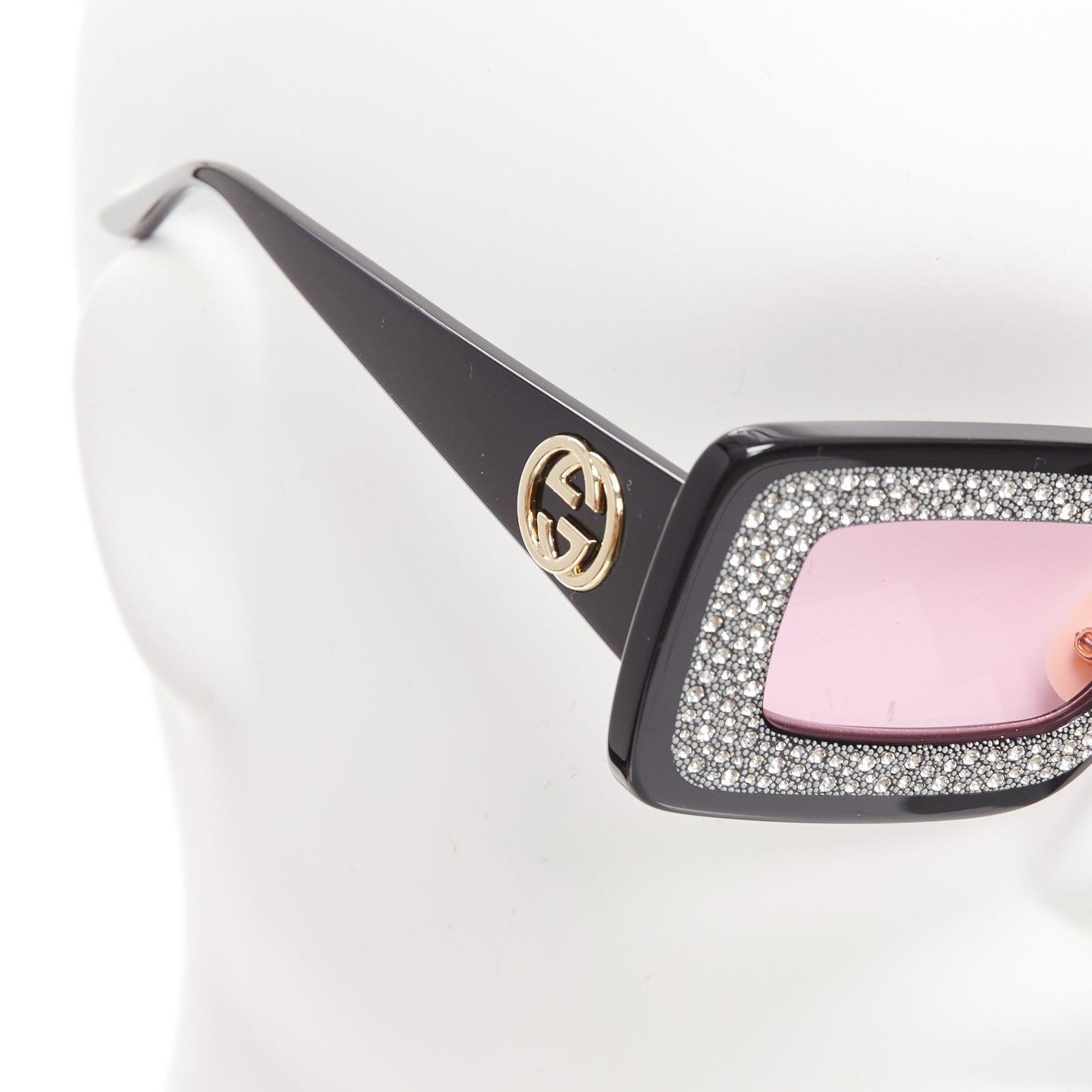 GUCCI GG0974S Rechteckige Sonnenbrille mit silbernem Kristallrahmen und rosa Linsen im Angebot 1